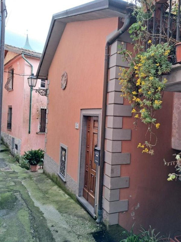 appartamento in vendita a Massa in zona Antona