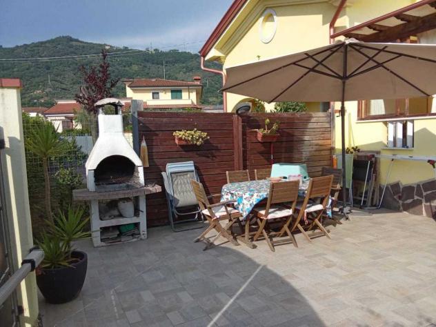casa indipendente in vendita a Massa