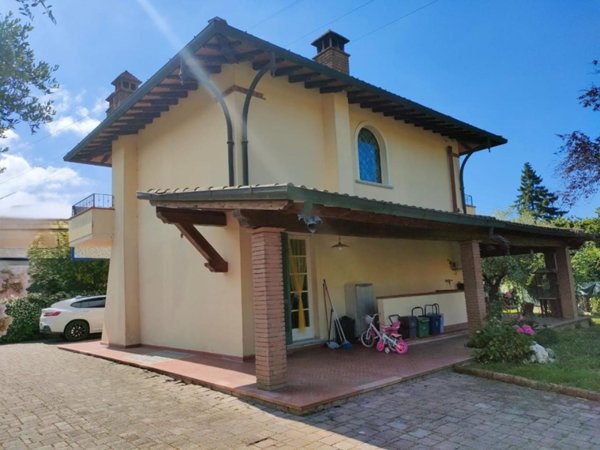 casa indipendente in vendita a Massa in zona Romagnano