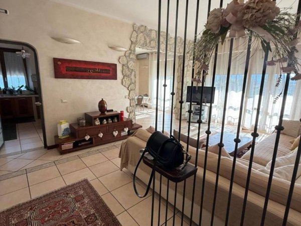 appartamento in vendita a Massa in zona Centro Storico