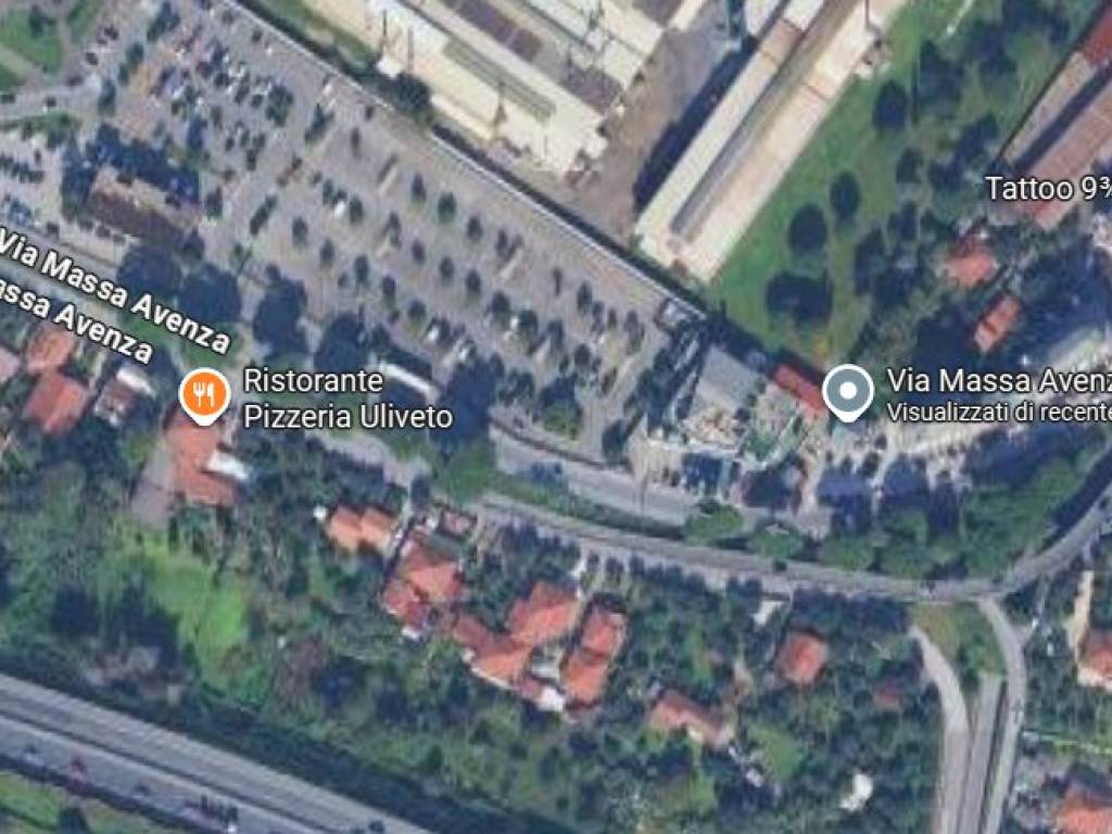 negozio in vendita a Massa in zona Castagnola