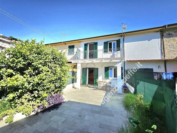 casa indipendente in vendita a Massa in zona Centro Storico