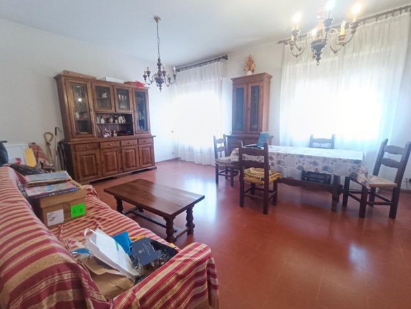 casa indipendente in vendita a Massa in zona Marina di Massa