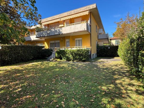 appartamento in vendita a Massa in zona Marina di Massa