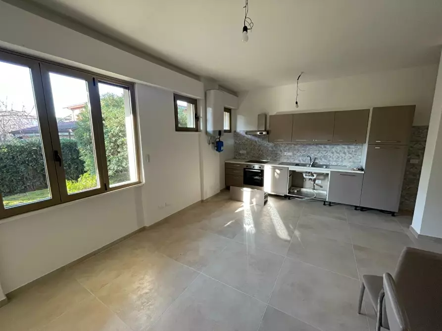 appartamento in vendita a Massa in zona Marina dei Ronchi