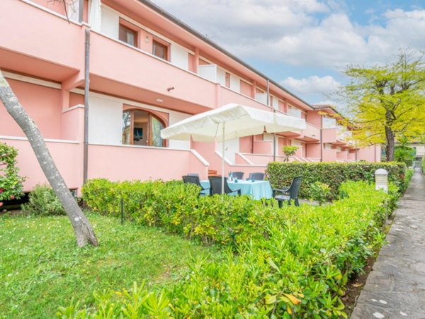 casa indipendente in vendita a Massa in zona Marina di Massa