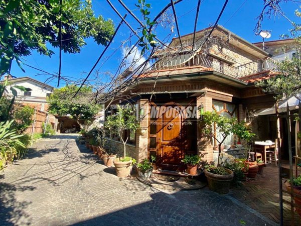 casa indipendente in vendita a Massa in zona Centro Storico