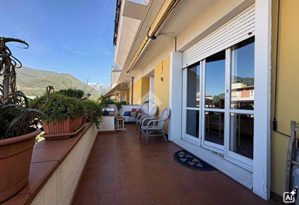 appartamento in vendita a Massa in zona Centro Storico