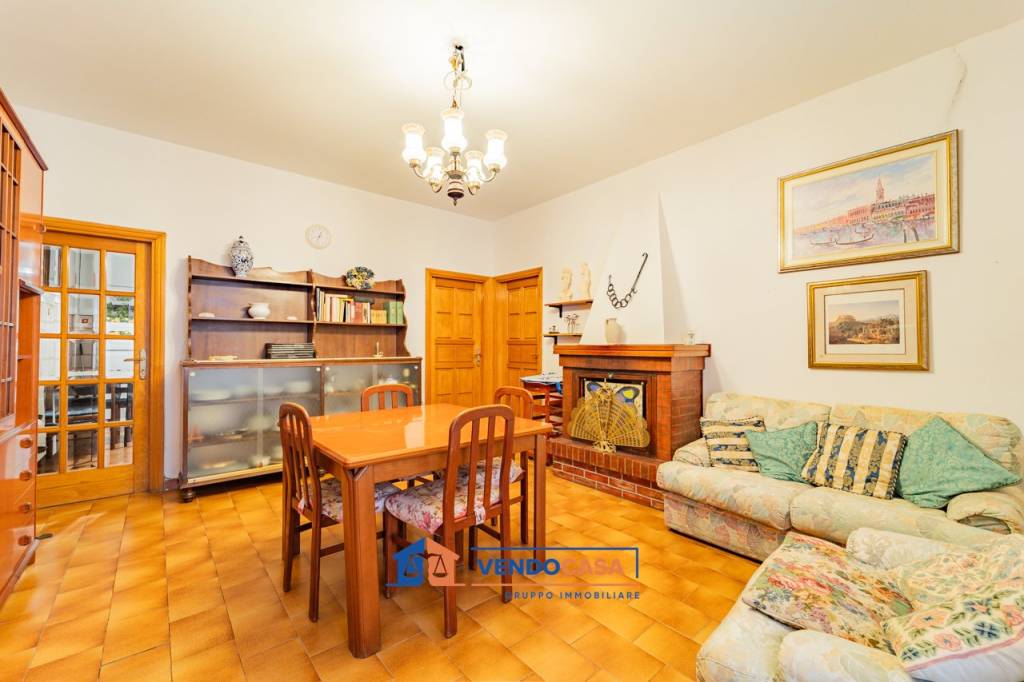 appartamento in vendita a Massa in zona Antona