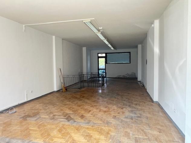 negozio in vendita a Massa