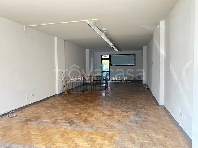 negozio in vendita a Massa