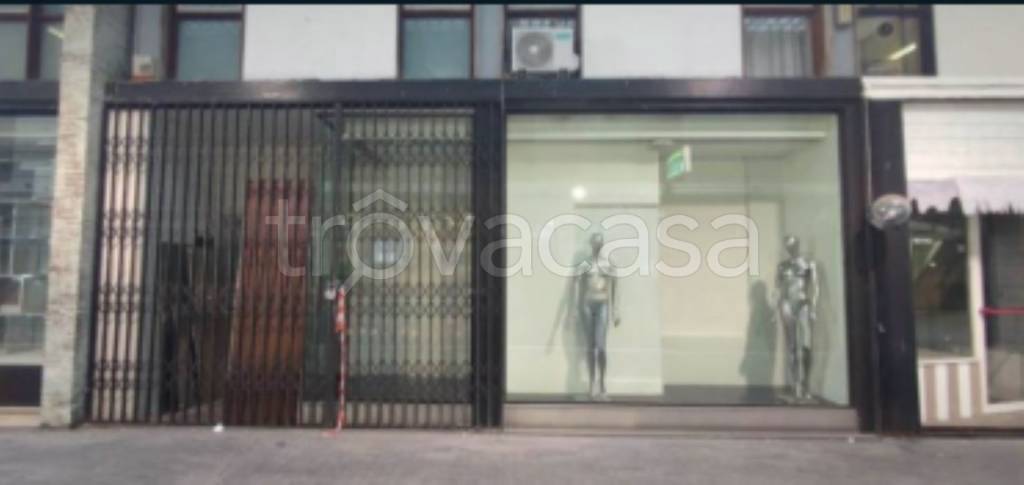 negozio in vendita a Massa in zona Centro Storico