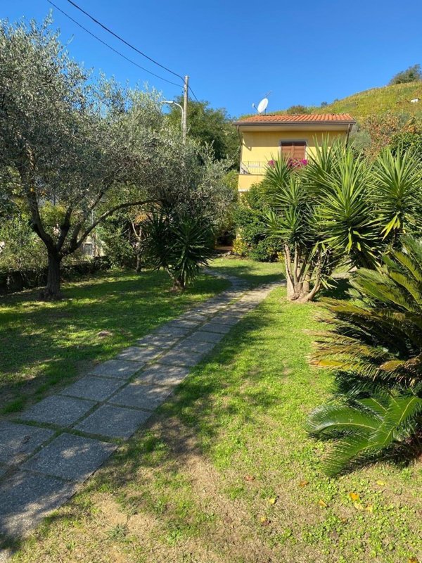 casa indipendente in vendita a Massa in zona Mirteto