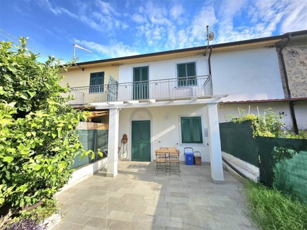 casa indipendente in vendita a Massa in zona Centro Storico