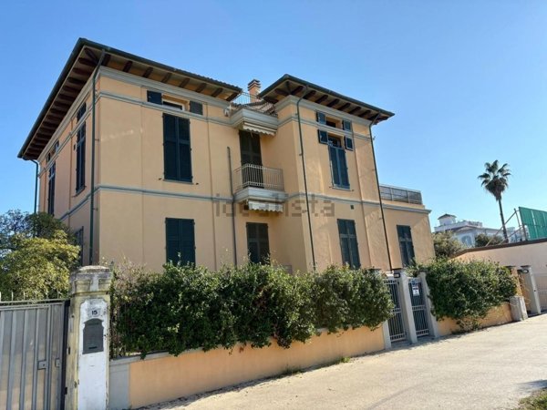 appartamento in vendita a Massa in zona Centro Storico