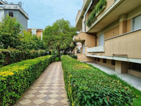 appartamento in vendita a Massa in zona Marina di Massa