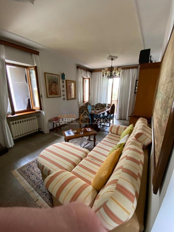 casa indipendente in vendita a Massa