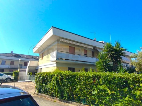 appartamento in vendita a Massa in zona Marina di Massa