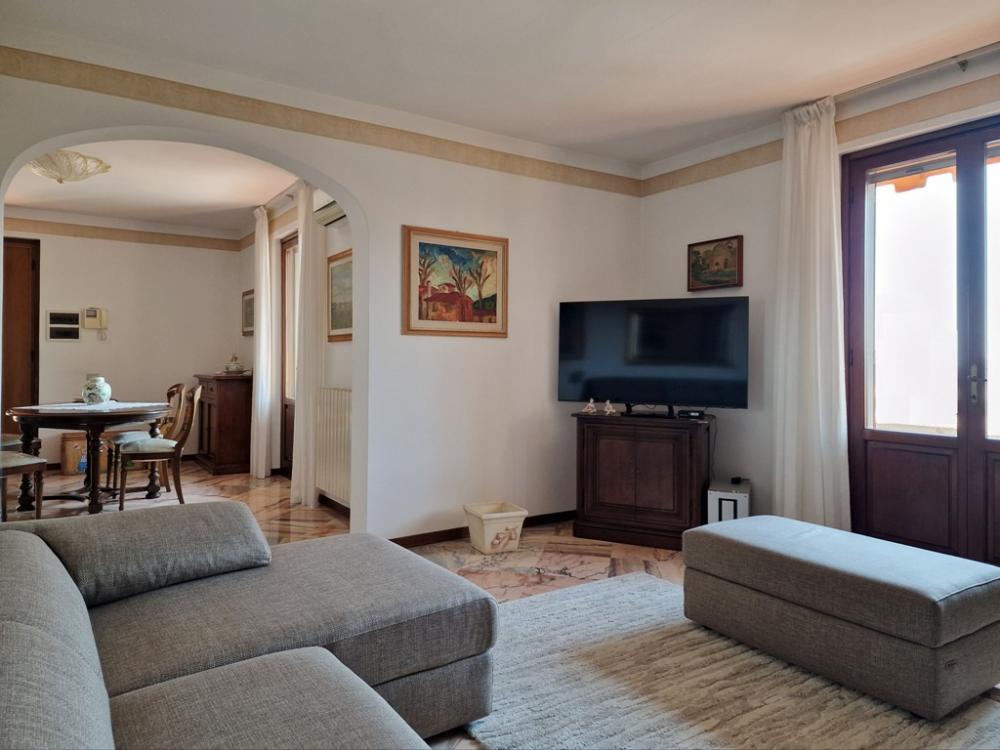 casa indipendente in vendita a Massa