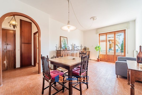 appartamento in vendita a Massa in zona Marina dei Ronchi