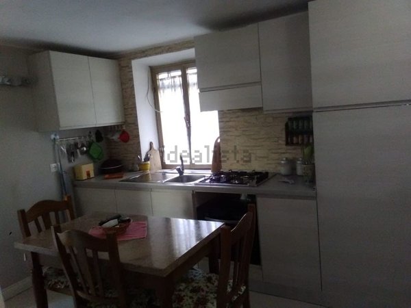 casa indipendente in vendita a Massa