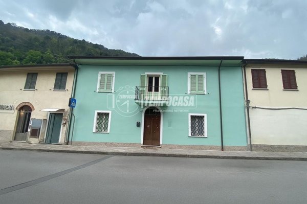 casa indipendente in vendita a Massa in zona Antona