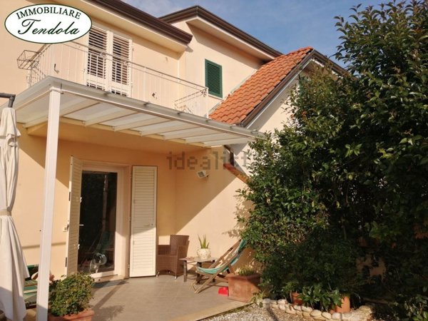 appartamento in vendita a Massa in zona Marina di Massa