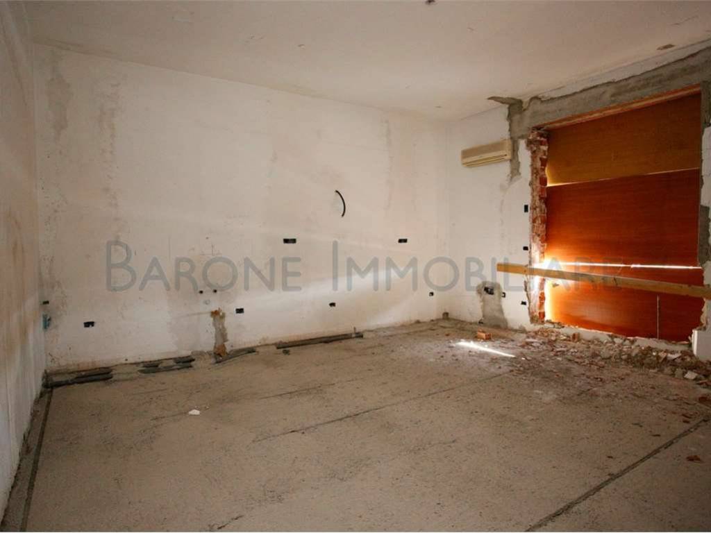 appartamento in vendita a Massa in zona Marina di Massa