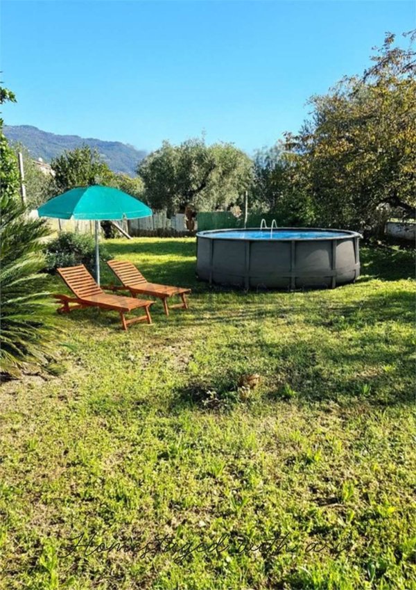 casa indipendente in vendita a Massa