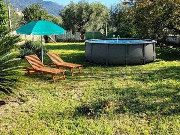 casa indipendente in vendita a Massa