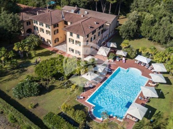 casa indipendente in vendita a Massa in zona Marina di Massa