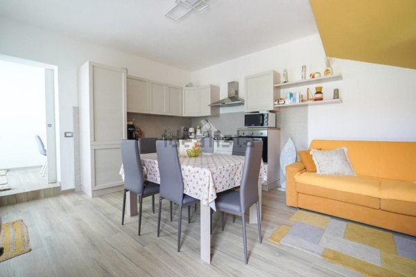 casa indipendente in vendita a Massa