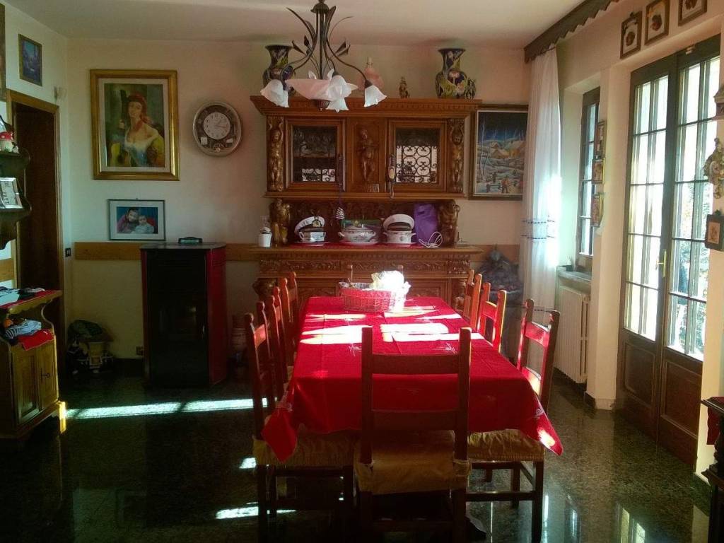 casa indipendente in vendita a Massa in zona Pariana