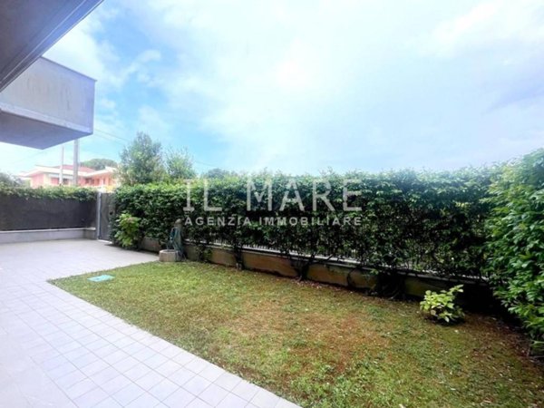 appartamento in vendita a Massa in zona Marina di Massa