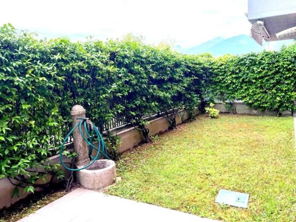 appartamento in vendita a Massa in zona Marina di Massa