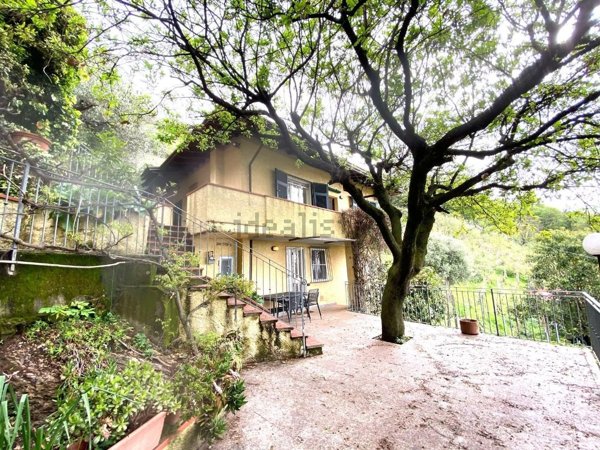 casa indipendente in vendita a Massa in zona Candia