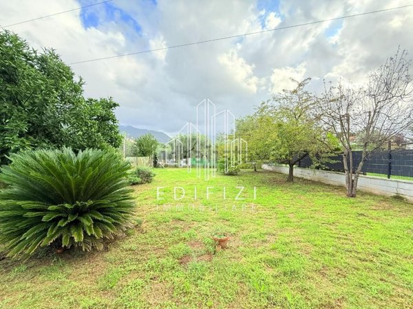 casa indipendente in vendita a Massa