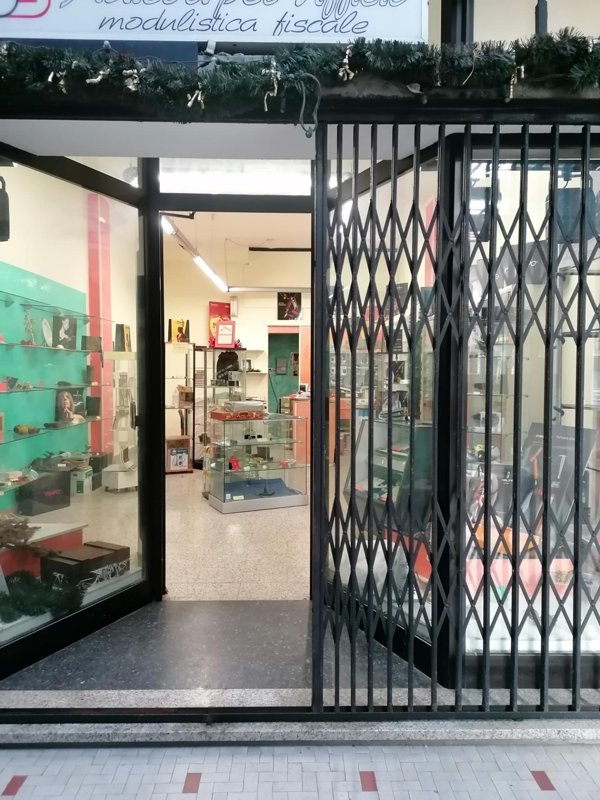 negozio in vendita a Massa