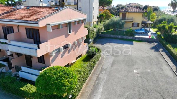 casa indipendente in vendita a Massa in zona Marina di Massa
