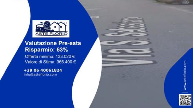 locale commerciale in vendita a Massa in zona Marina di Massa