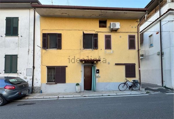 casa indipendente in vendita a Massa