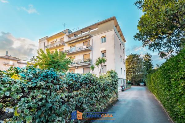 appartamento in vendita a Massa in zona Marina di Massa
