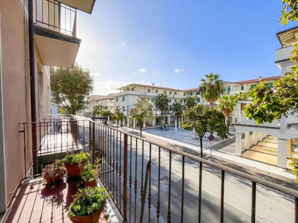 appartamento in vendita a Massa in zona Centro Storico