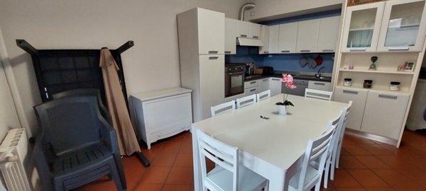 casa indipendente in vendita a Massa in zona Marina di Massa