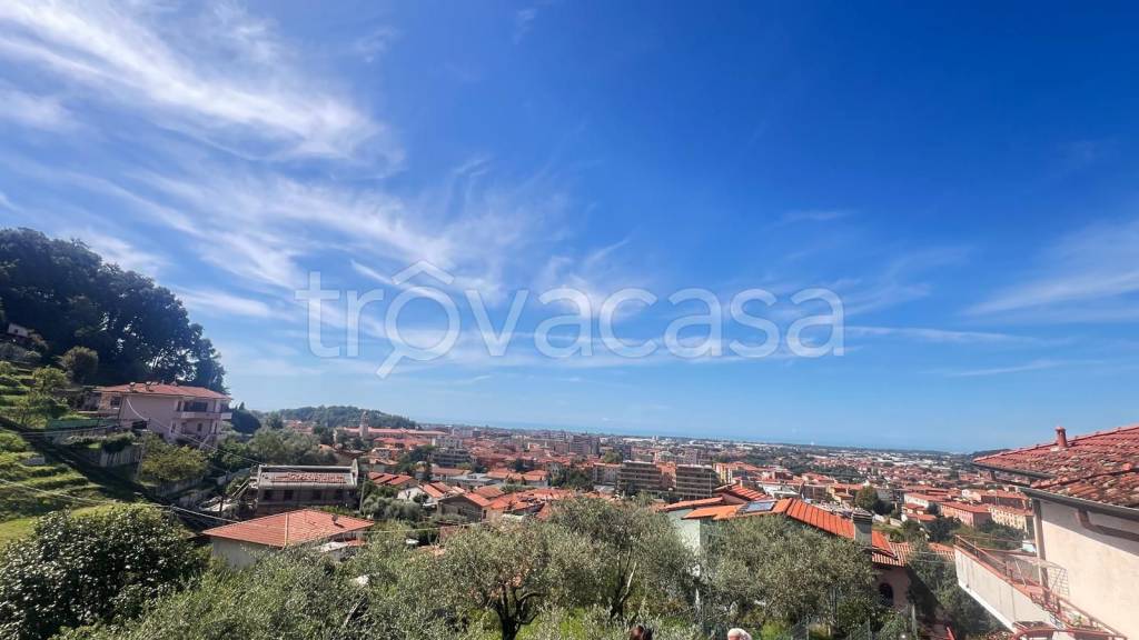casa indipendente in vendita a Massa in zona Antona