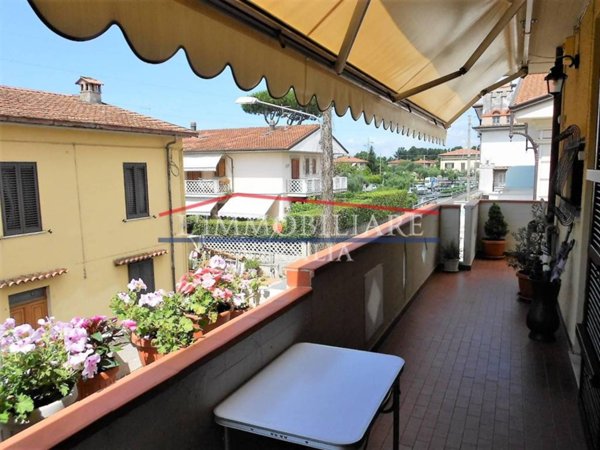 casa semindipendente in vendita a Massa in zona Quercioli