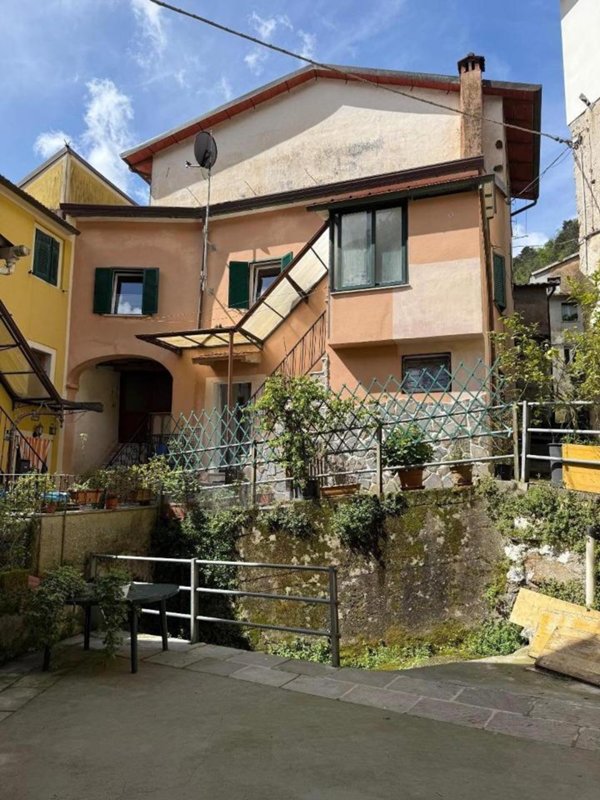 casa indipendente in vendita a Massa in zona Antona