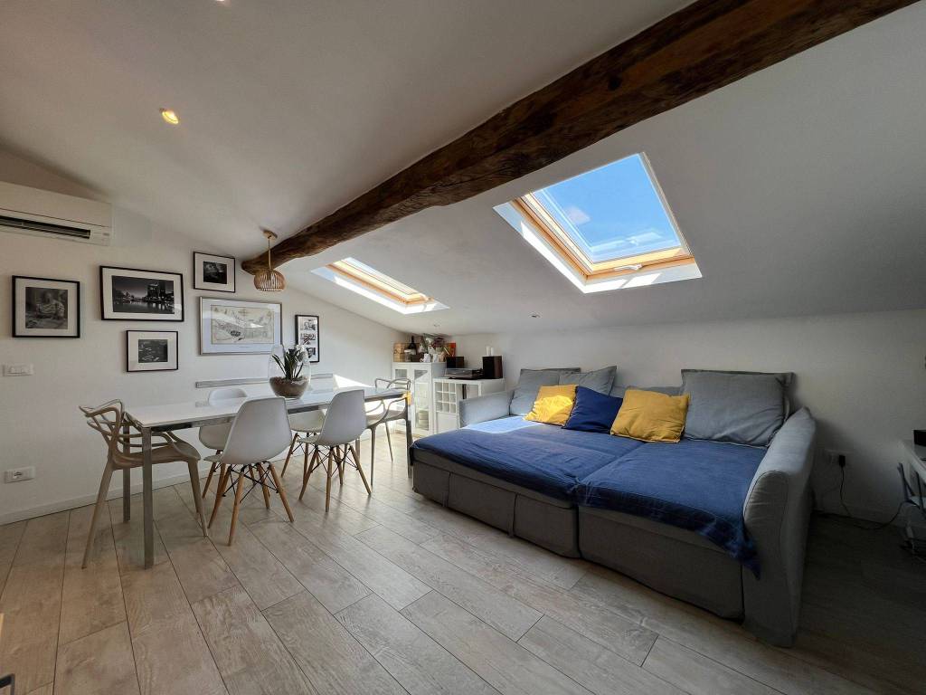 appartamento in vendita a Massa in zona Centro Storico