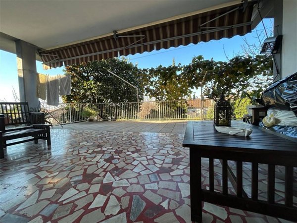 casa indipendente in vendita a Massa