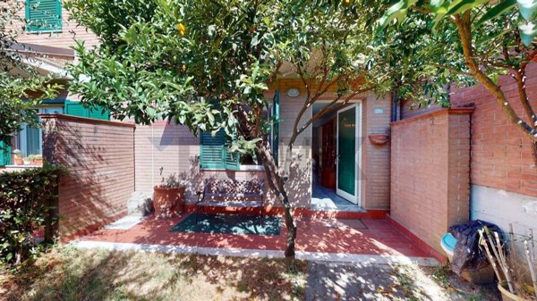 casa indipendente in vendita a Massa